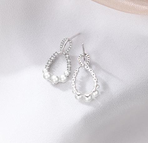 Anting-anting Wanita Bersalut Emas Moissanite Pearl 925 Sterling yang Elegan