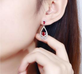 Perhiasan Perak 925 Sterling Batu Permata Rubi Anting-anting Jatuh Berlian untuk Wanita Kristal Merah