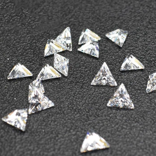 Potongan Segitiga 7.0mm VVS D Color 3EX Kilang Borong Moissanite