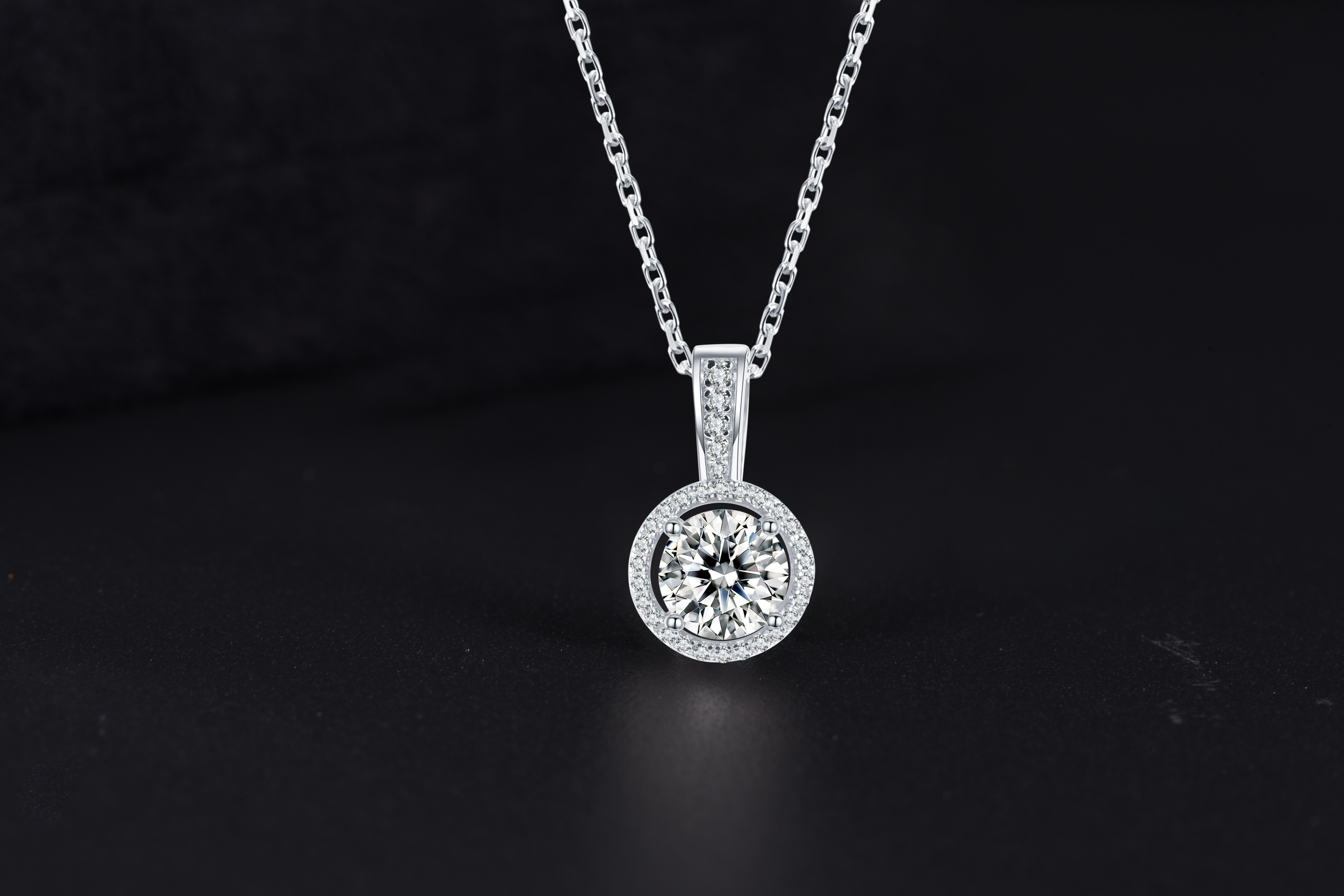 Moissanite Kek Bulat Terkini Adalah Loket 925 Sterling Perak Bersalut Platinum 14K