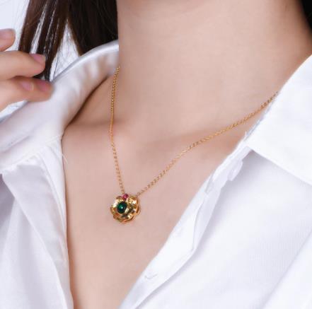 18K Emas Pusingan Emerald Ruby Perkahwinan Pertunangan Kalung Loket Wanita Perhiasan Indah