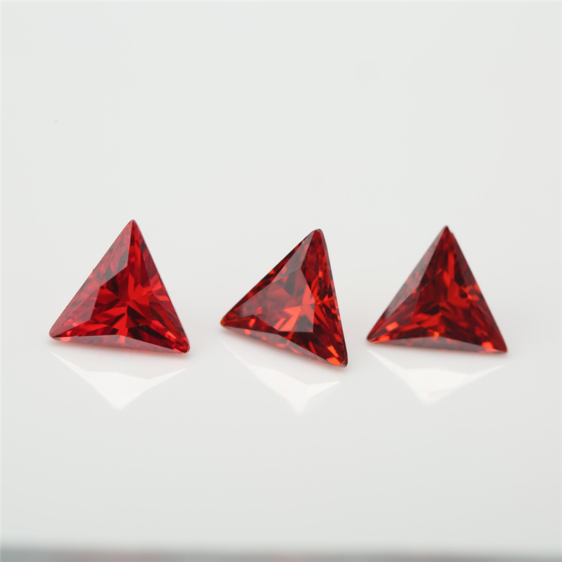 5A Bright Red Manufacturing Borong Segitiga Cubic Zirconia untuk Barang Kemas